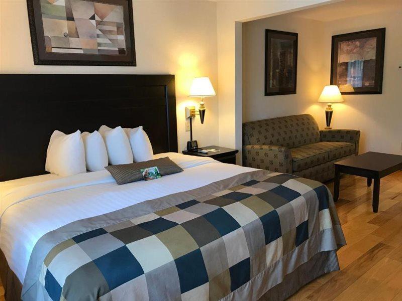 Hotel Wingate By Wyndham Lagrange Extérieur photo