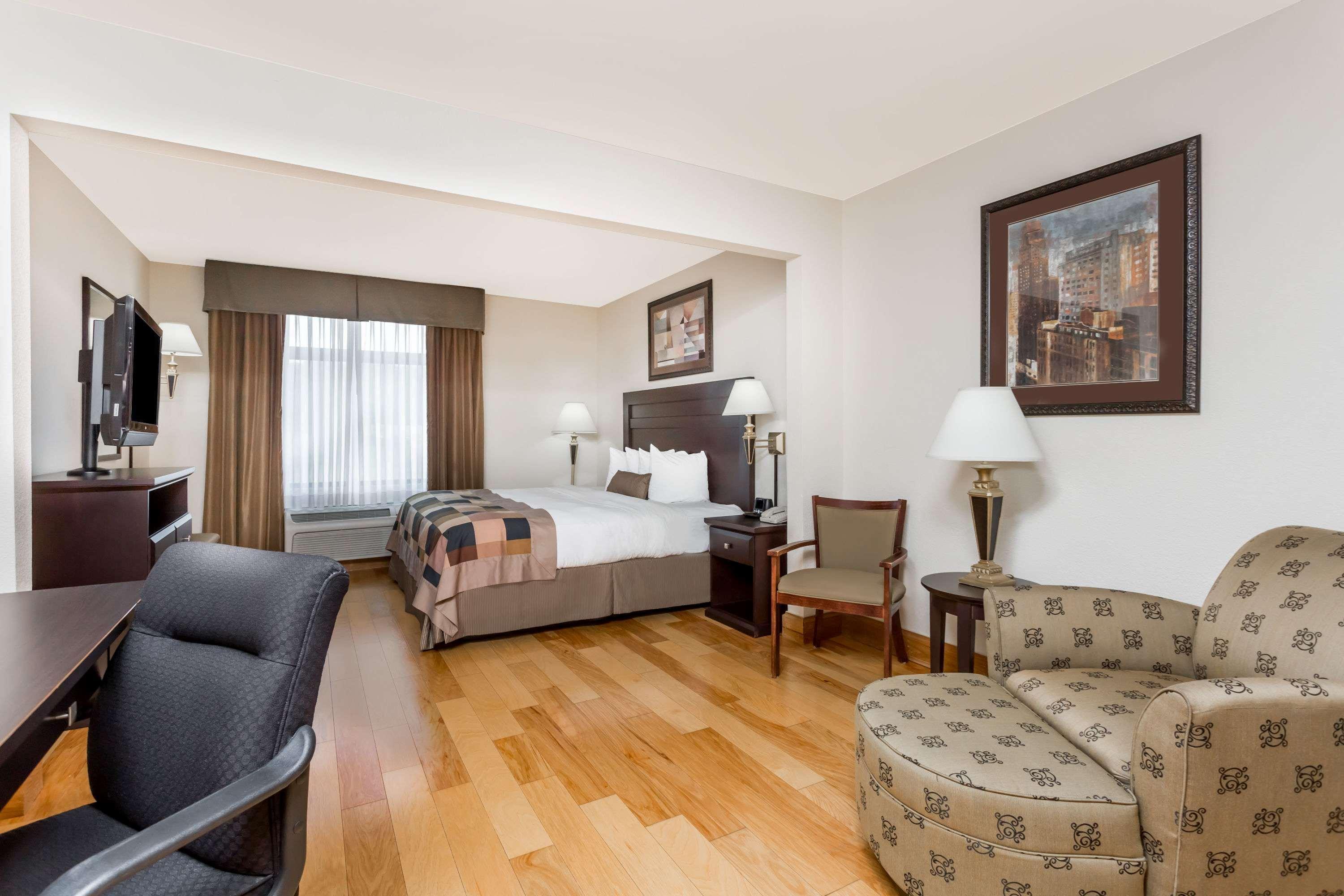 Hotel Wingate By Wyndham Lagrange Extérieur photo