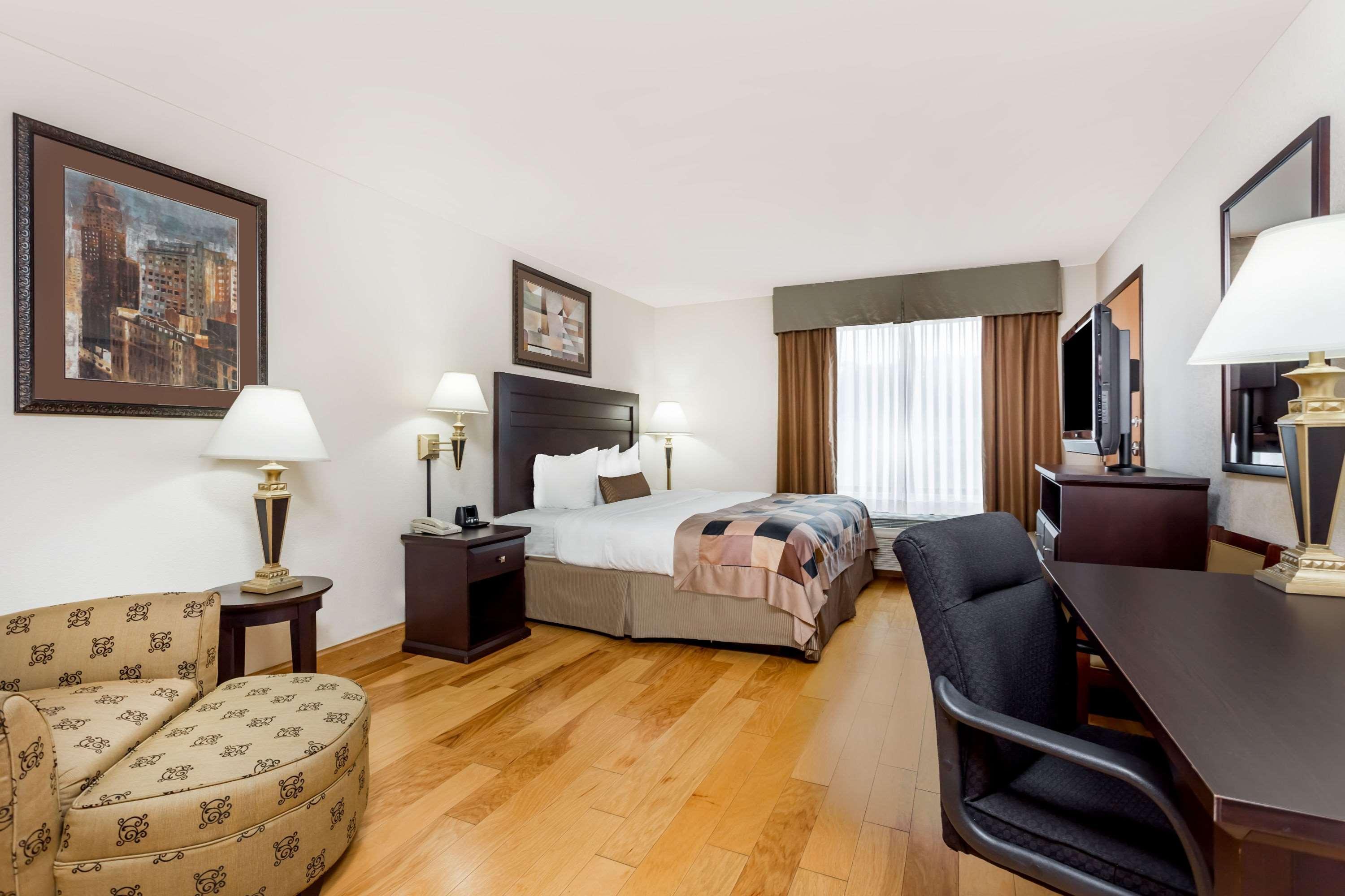 Hotel Wingate By Wyndham Lagrange Extérieur photo
