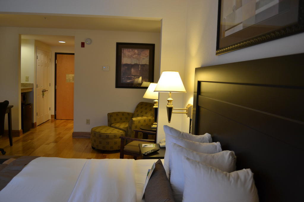 Hotel Wingate By Wyndham Lagrange Extérieur photo