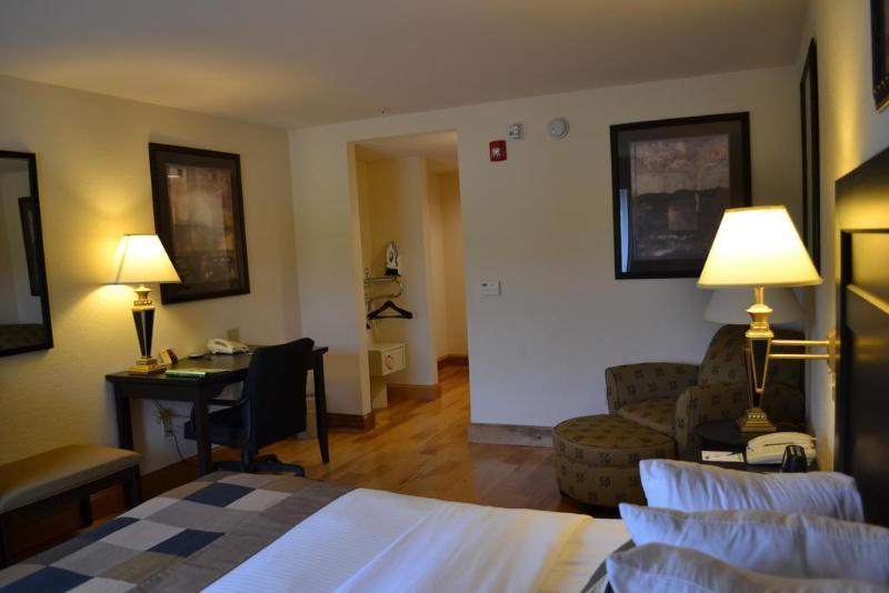 Hotel Wingate By Wyndham Lagrange Extérieur photo