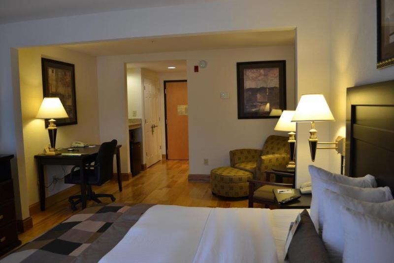 Hotel Wingate By Wyndham Lagrange Extérieur photo