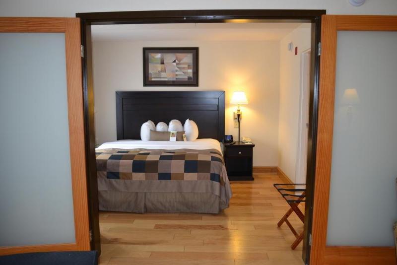 Hotel Wingate By Wyndham Lagrange Extérieur photo