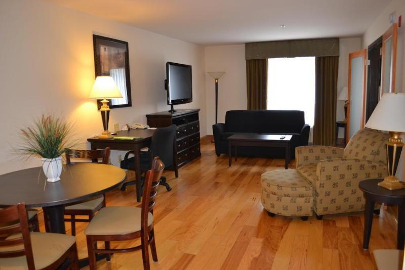 Hotel Wingate By Wyndham Lagrange Extérieur photo