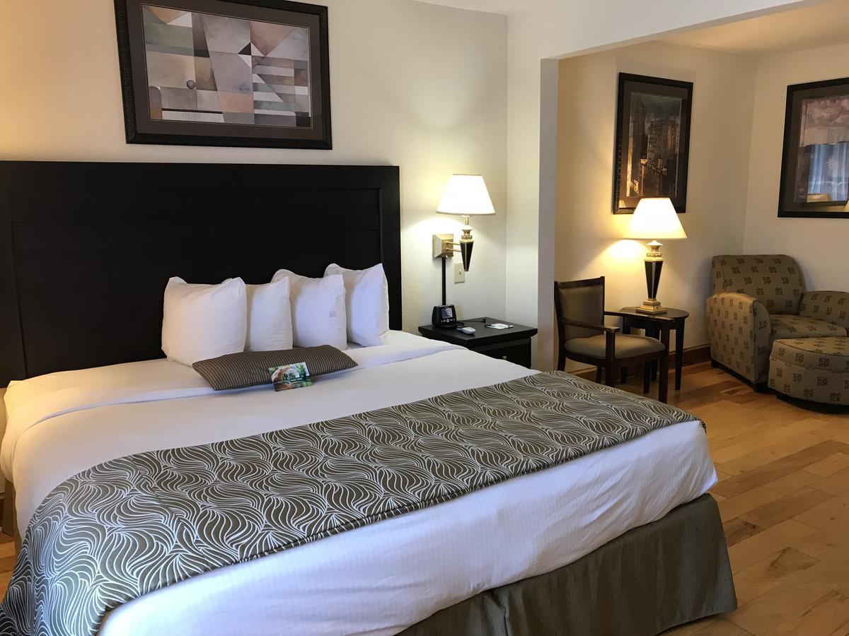 Hotel Wingate By Wyndham Lagrange Extérieur photo