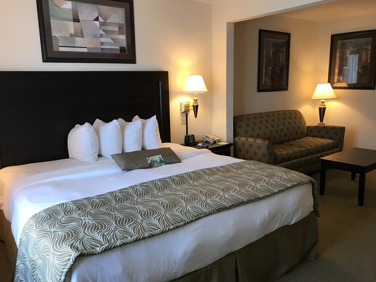 Hotel Wingate By Wyndham Lagrange Extérieur photo