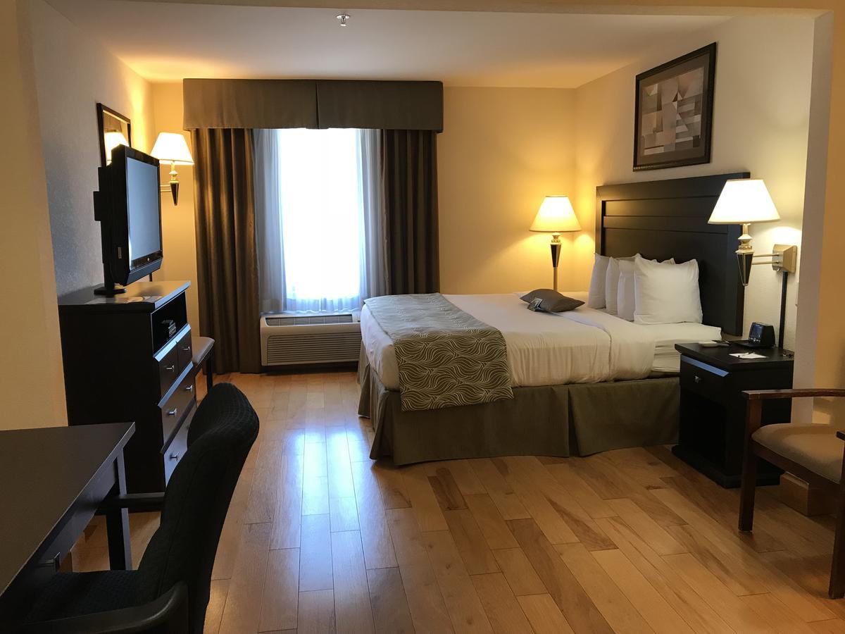 Hotel Wingate By Wyndham Lagrange Extérieur photo