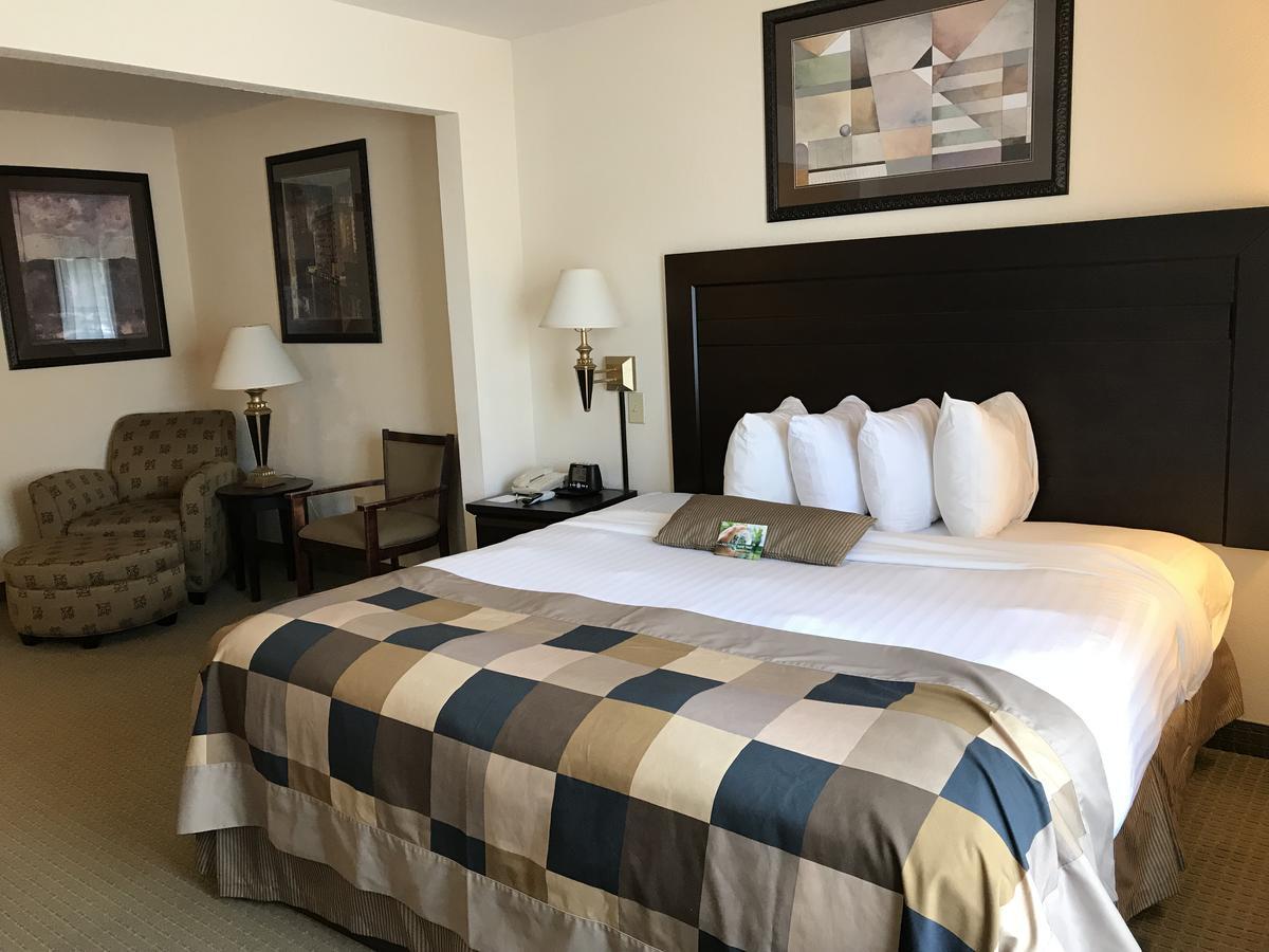 Hotel Wingate By Wyndham Lagrange Extérieur photo