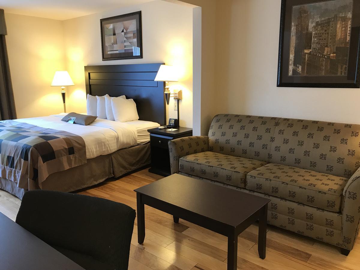 Hotel Wingate By Wyndham Lagrange Extérieur photo